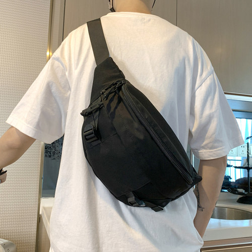 街头时尚男士胸包小腰包