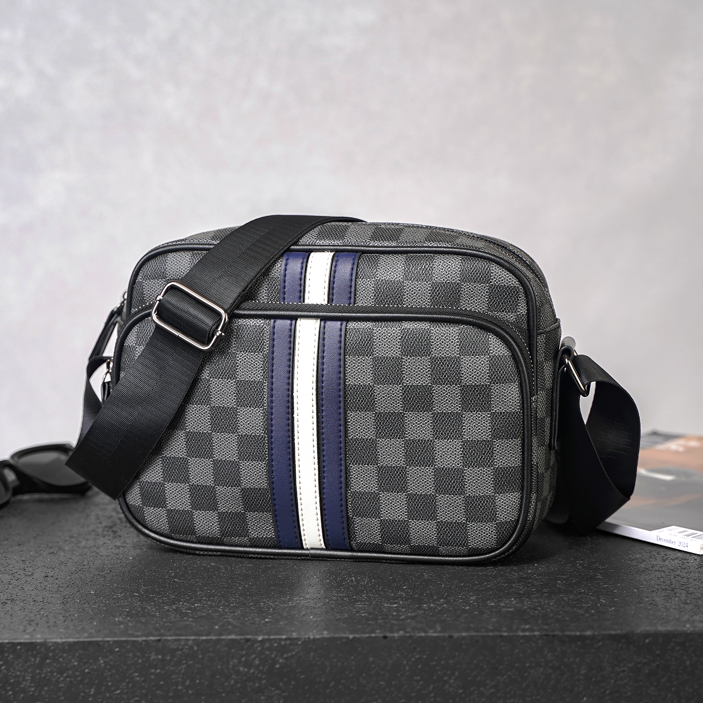 潮牌皮质街头情侣字母手机单肩包