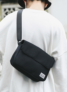 原宿潮流小跨包男邮差包日系简约复古单肩包潮牌斜挎包女文艺男包