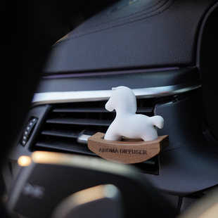 马年2026年新款空调出风口黑胡桃木马扩香摆件文创送礼汽车载香薰