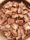 防蛀防虫剂 地板专用千年红芳樟木块 天然香樟木片红樟木条非粉屑