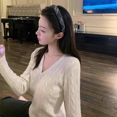 【Highline系列】原纱！娇贵小马~羊毛羊绒绞花刺绣V领麻花毛衣冬