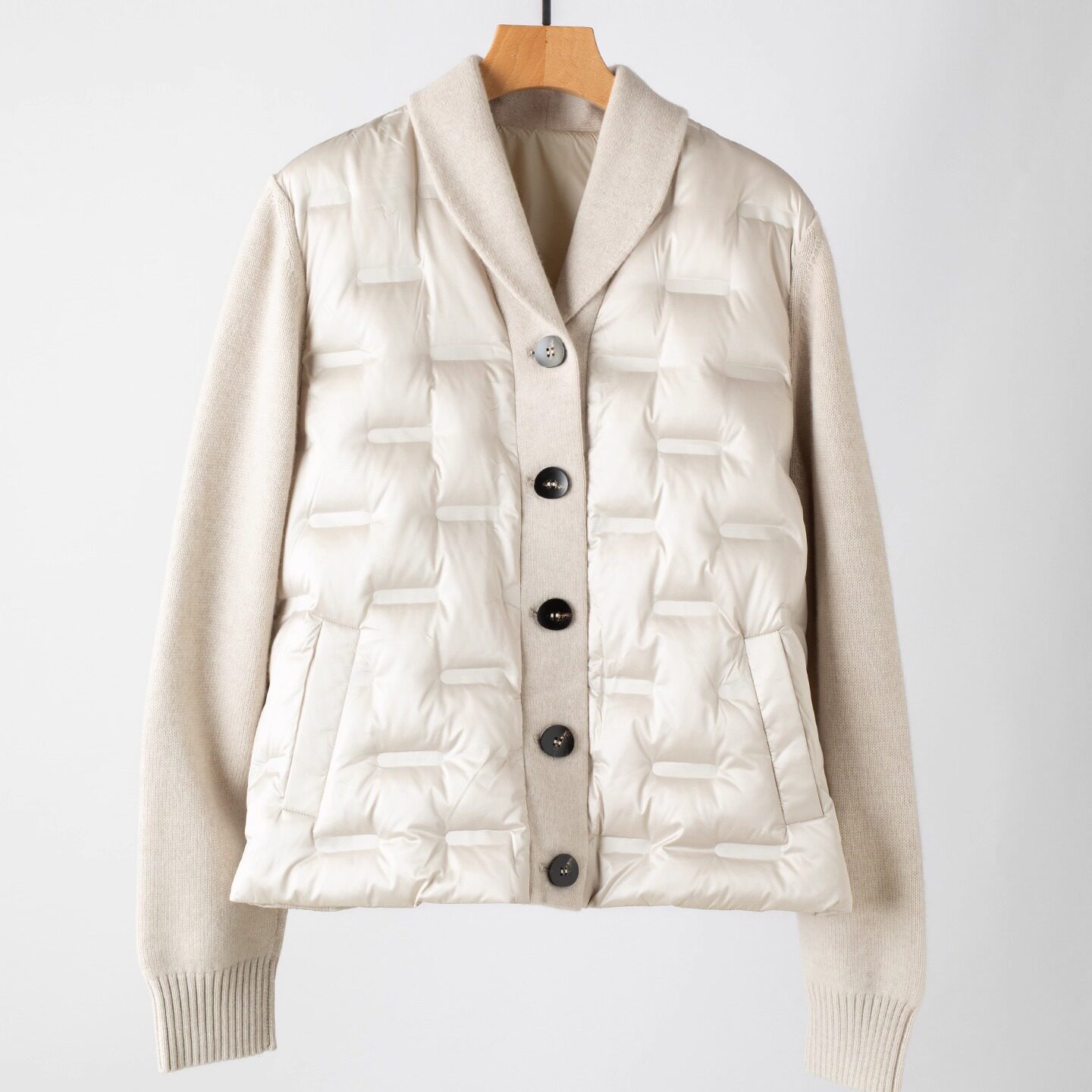 白鹅绒羊绒拼接羽绒服