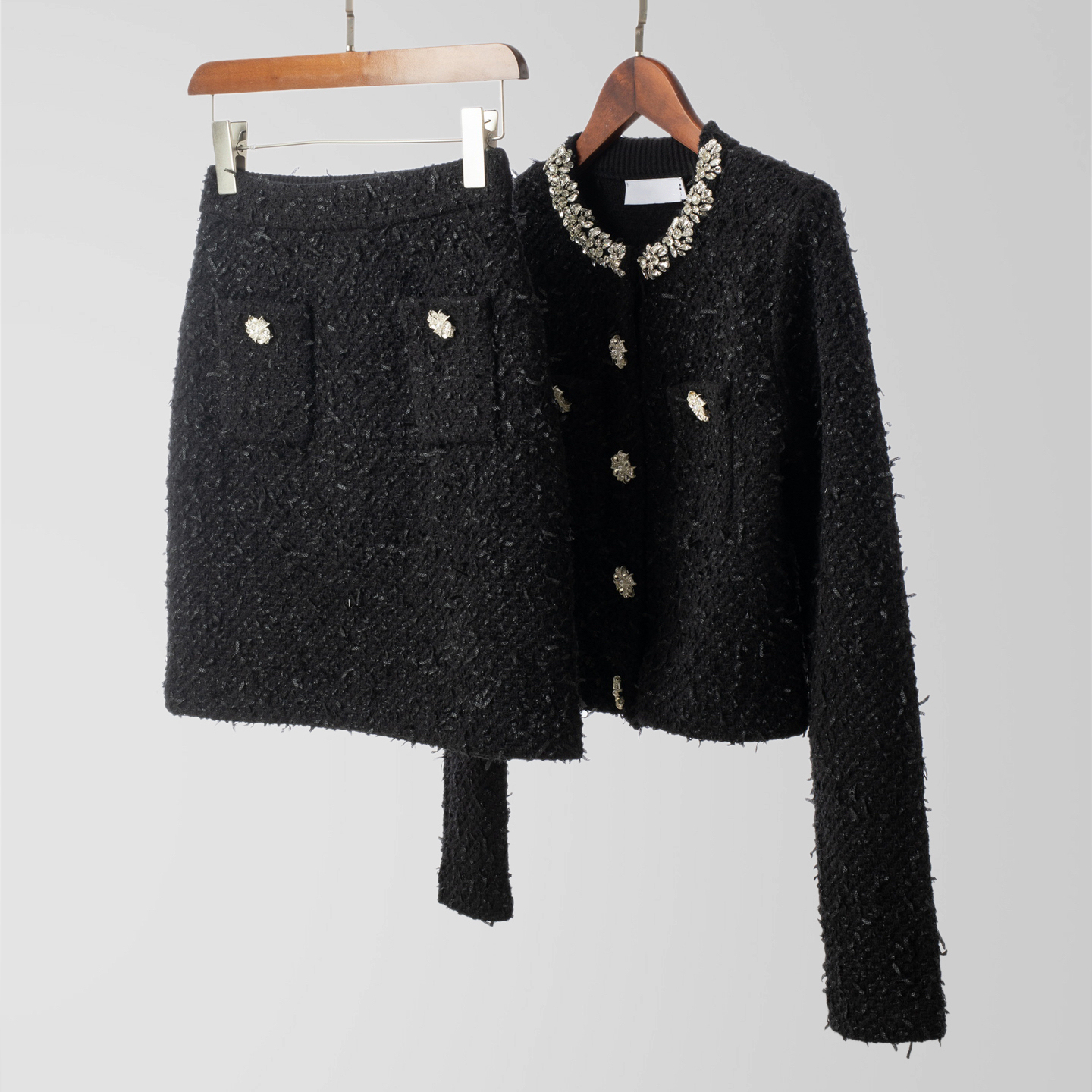 重工钻饰毛呢针织外套+半身裙