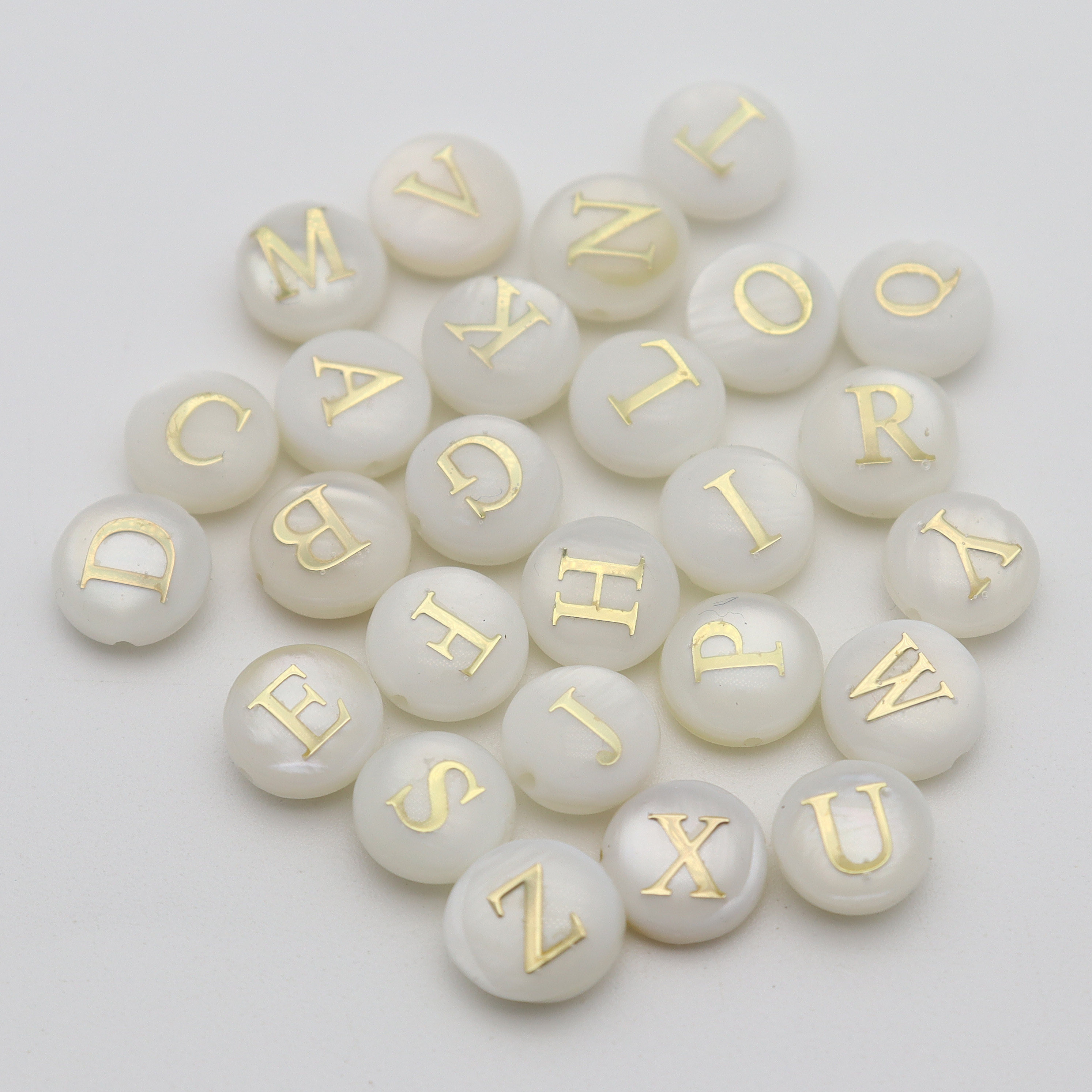 天然淡水贝白色圆饼烫金字母8mm通孔圆鼓面散珠耳环项链手链diy手