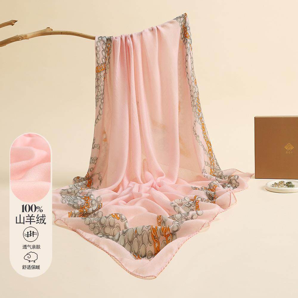 奢凌羊【绒缎粉缘】100%山羊绒花卉薄款法式围巾韩版旅游保暖披肩