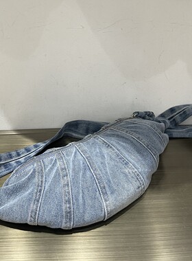 原创帆布水洗牛仔牛角包斜挎包