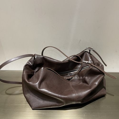 小众简约设计头层进口植鞣牛皮定制咖色松驰慵懒大包