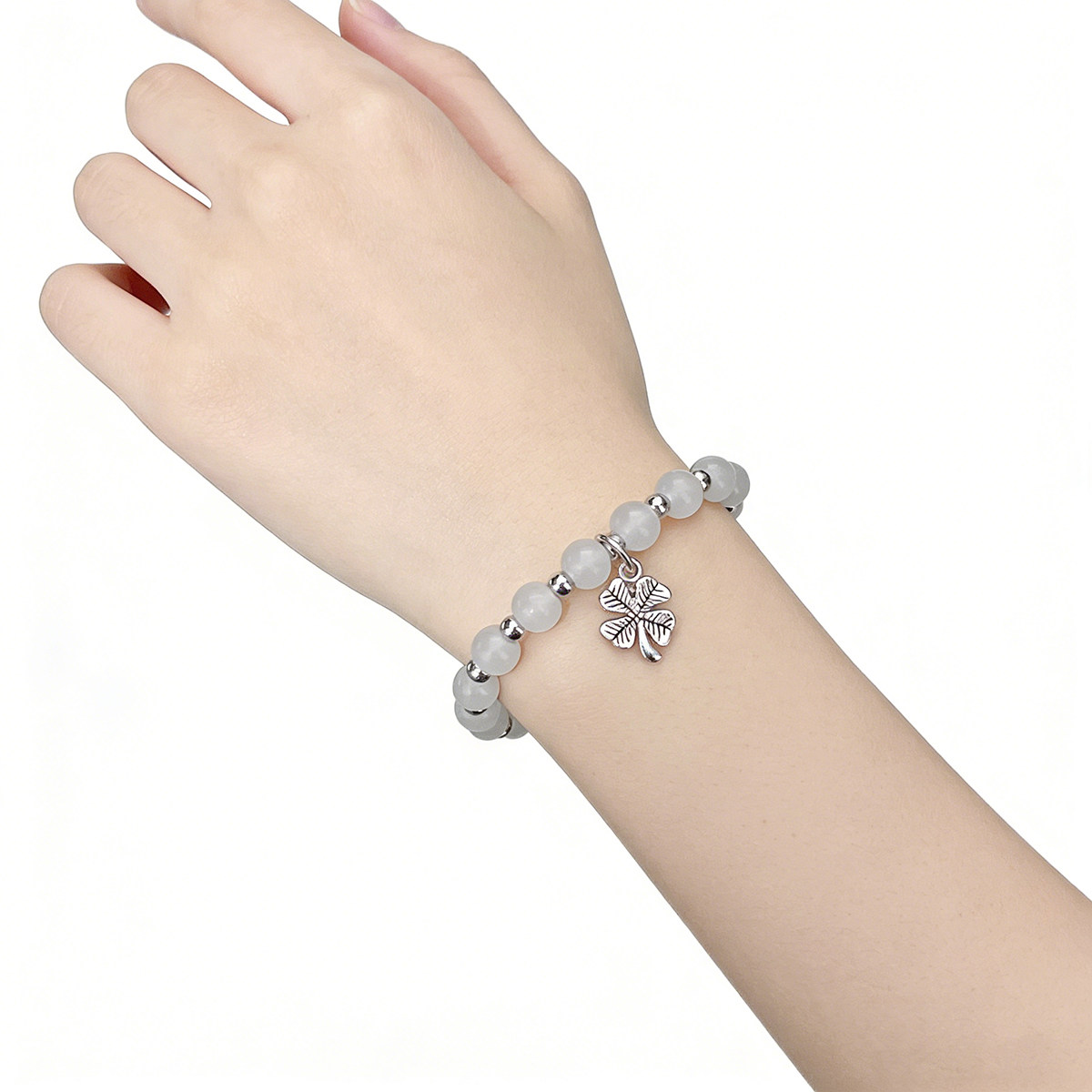 新款简约时尚白色手链藏银叶子小清新四叶草手串景区热销货源饰品