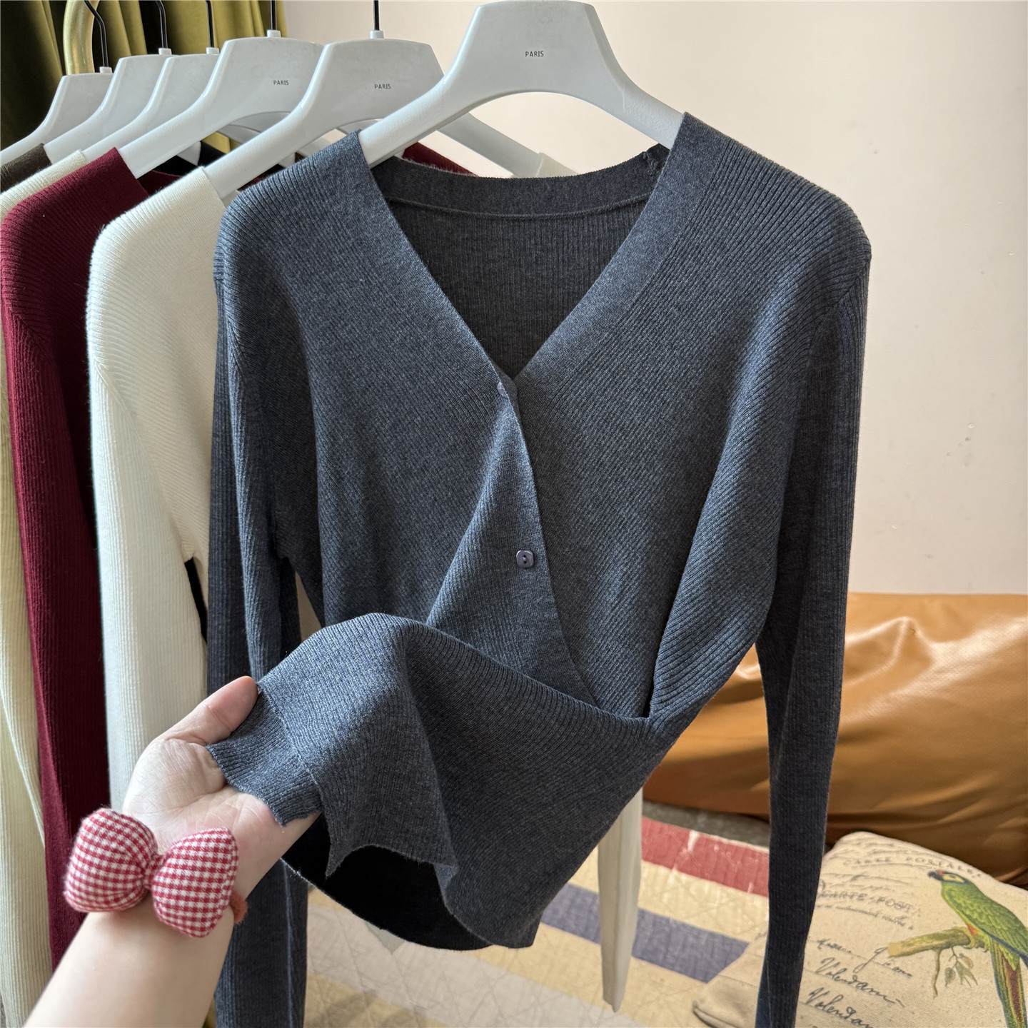 羊毛柔软V领纽扣针织开衫女长袖外穿打底毛衣外套上衣纯色百搭
