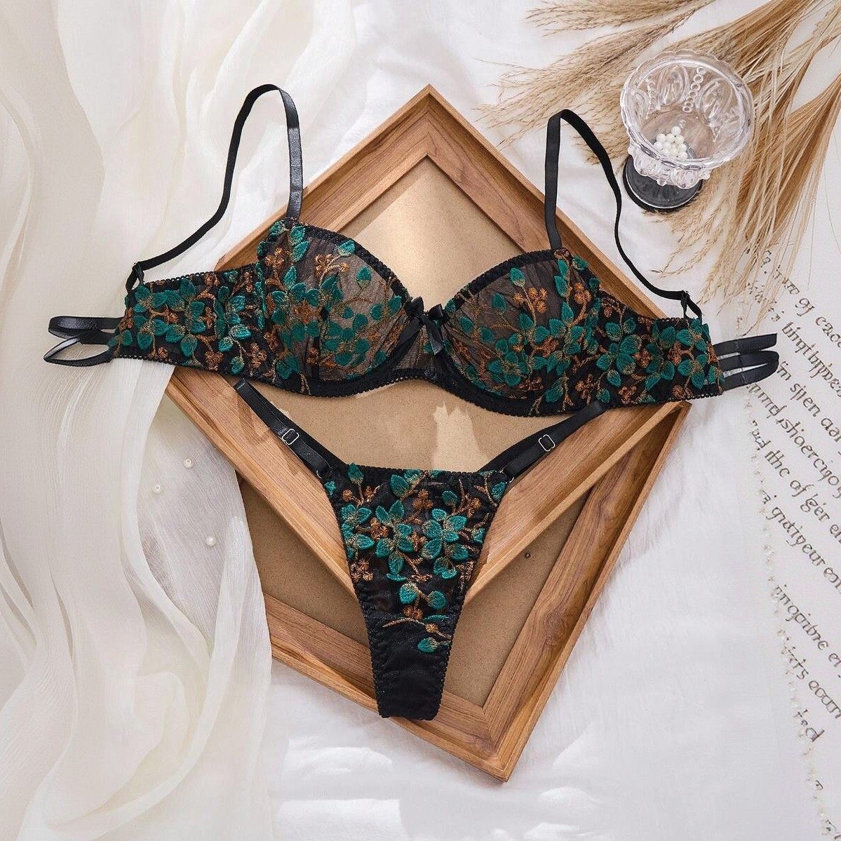 欧美风性感复古树叶刺绣内衣套装女蕾丝露背气质聚拢高级感小背心