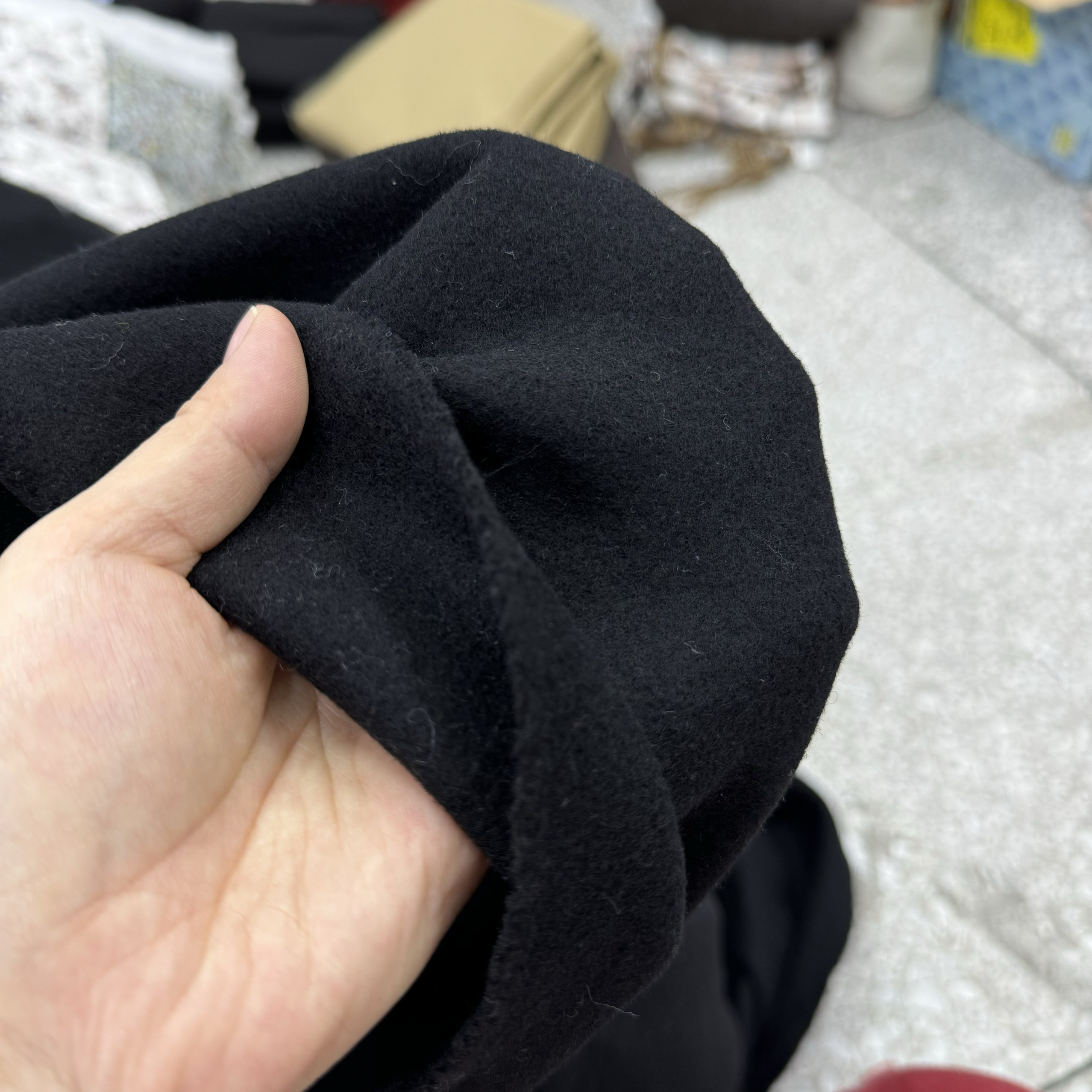 3米。迷dii非常软糯有弹黑色双面可用针织羊毛。卫衣裤子外套