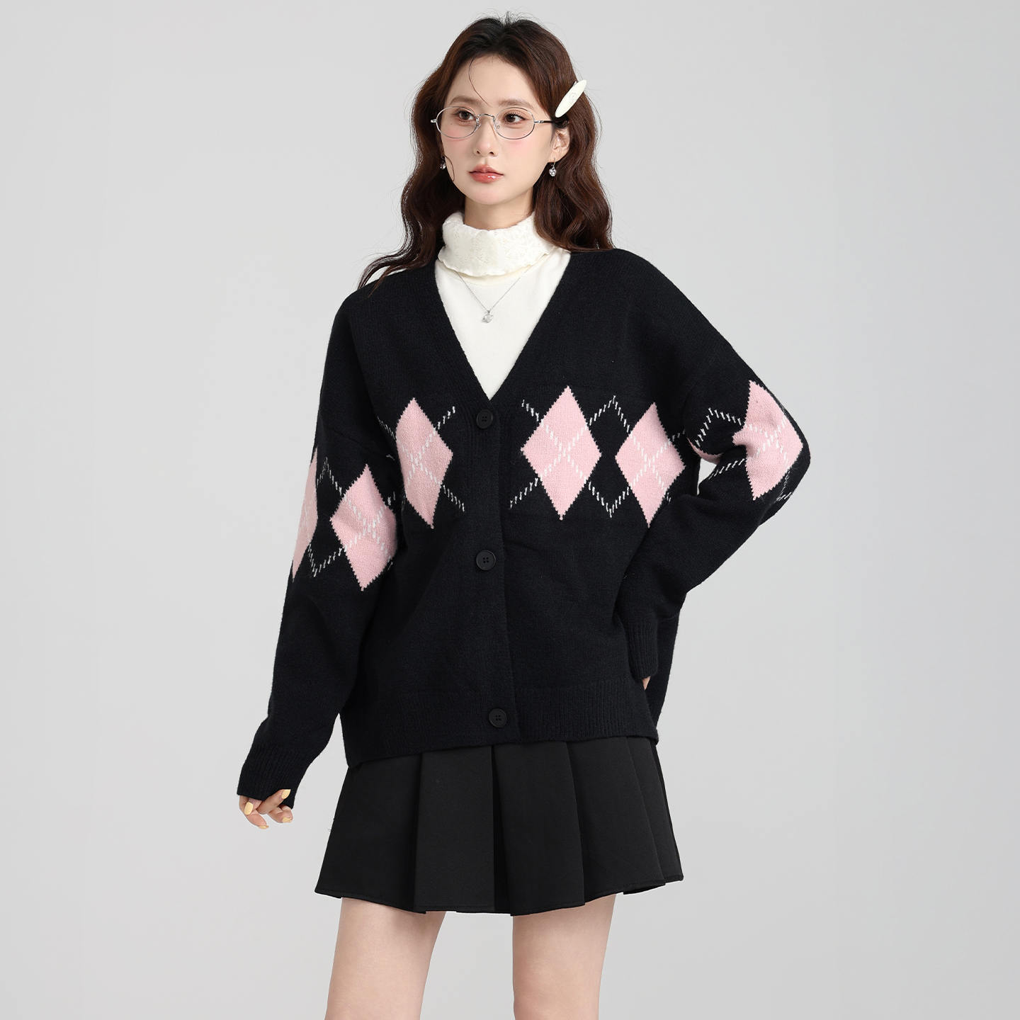 价设计感撞色菱格V领单排扣毛衣女秋冬宽松显瘦慵懒风外套，女装针织衫/毛衣，衣嘉衣服饰