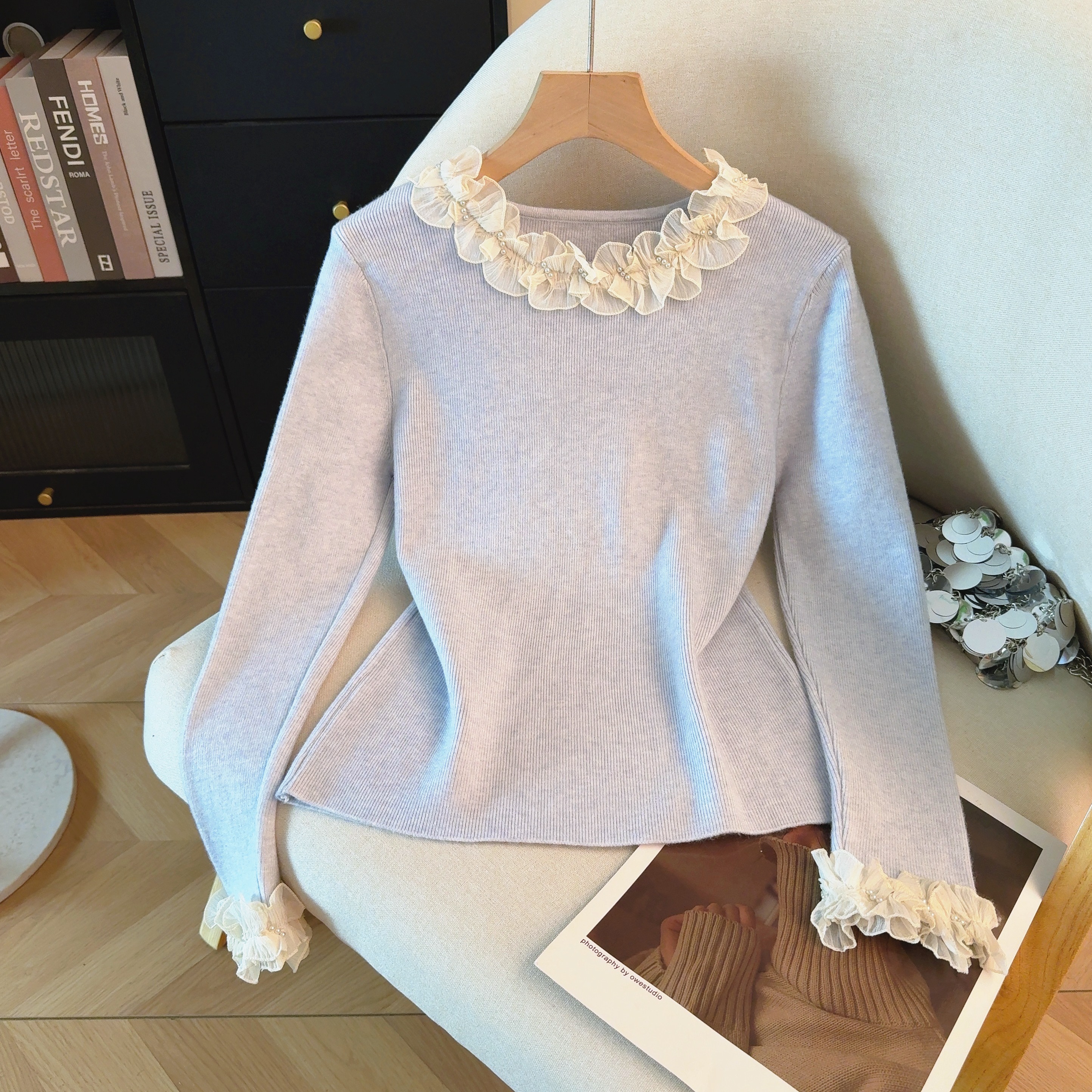 2025冬季新款打底针织衫钉珠花边拼接圆领减龄内搭厚款毛衣，女装针织衫/毛衣，衣嘉衣服饰