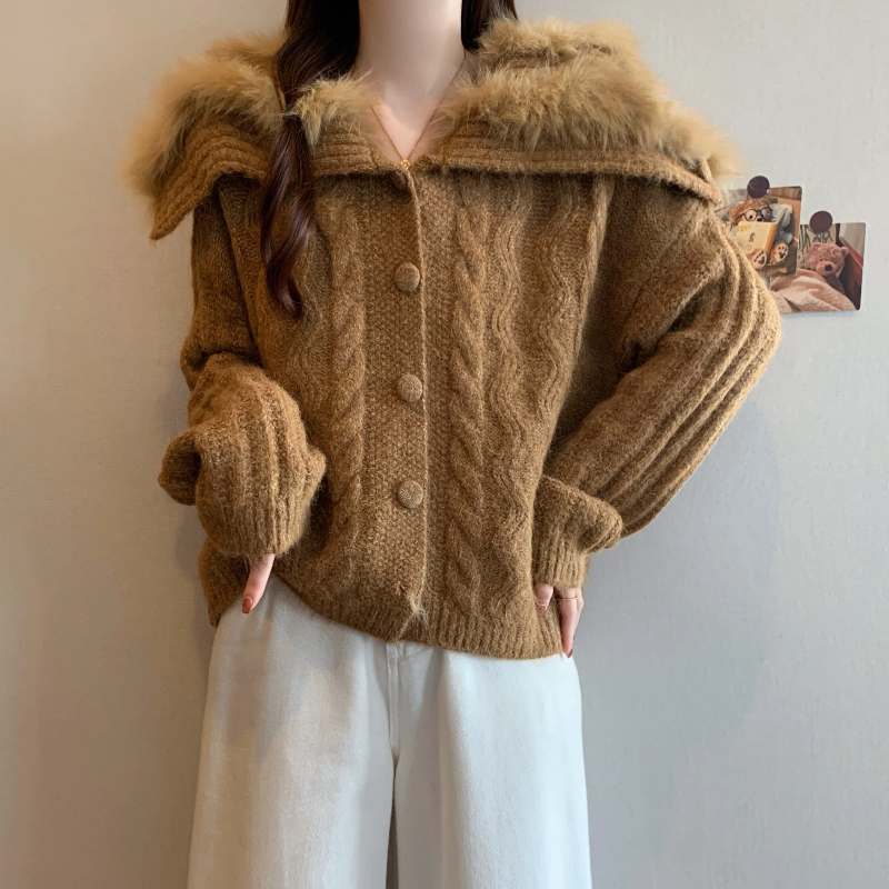 2025冬季新款大码韩版海军领仿狐狸毛领拼接麻花针织开衫外套，女装大码女装，衣嘉衣服饰