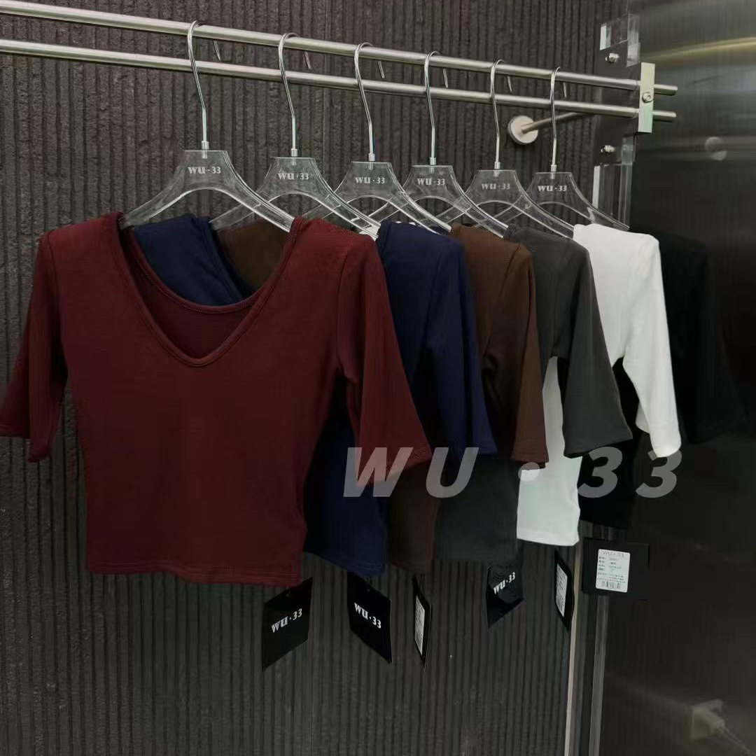 WU33新款2025韩版时尚纯色修身V领半袖百搭高腰短款垫肩T恤上衣女