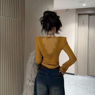 打底衫 小时代2025秋季 修身 纯欲拼接蕾丝露背圆领长袖 垫肩上衣 新款