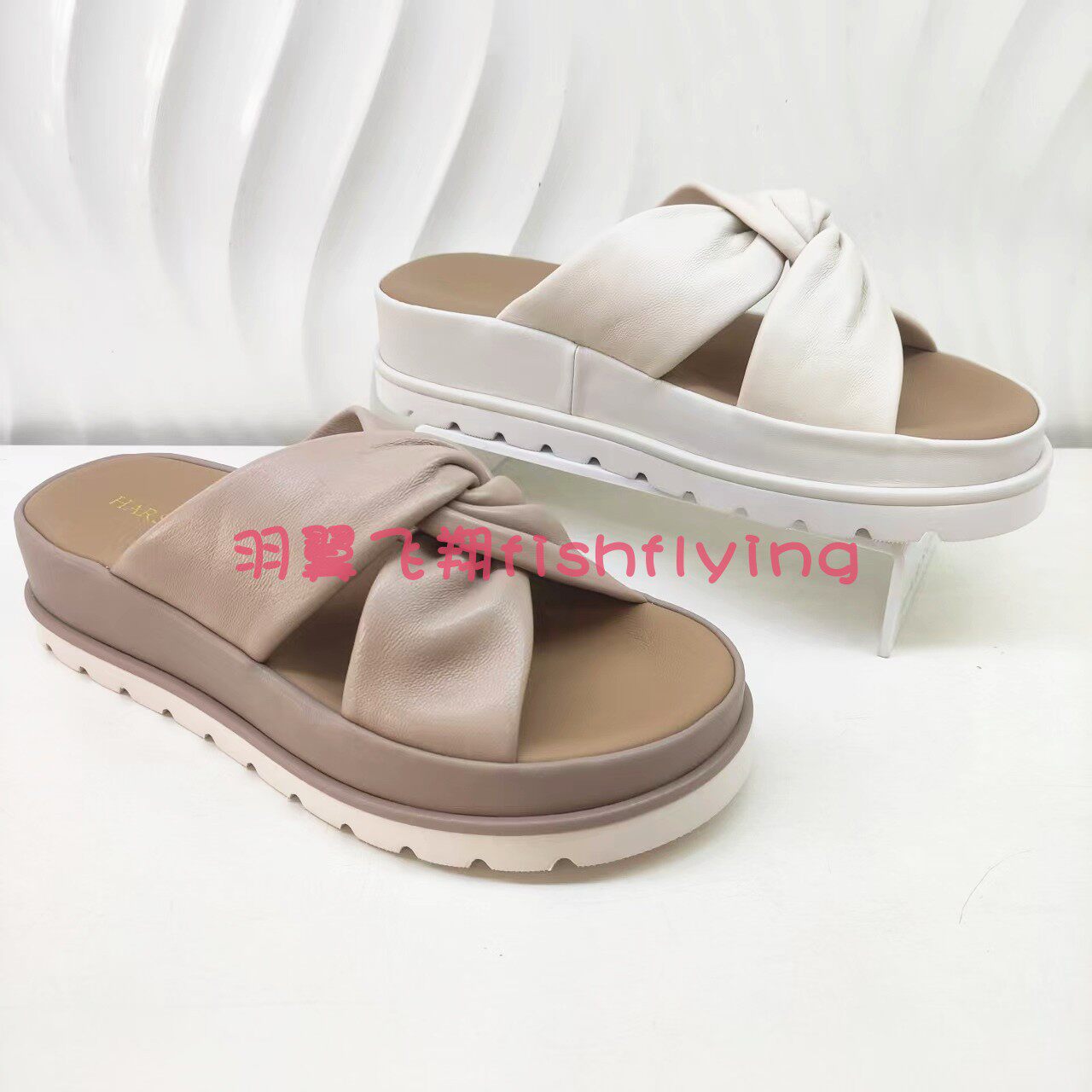 HM256107哈森专柜正品法式女凉拖鞋2025夏新款轻便平跟厚底沙滩鞋