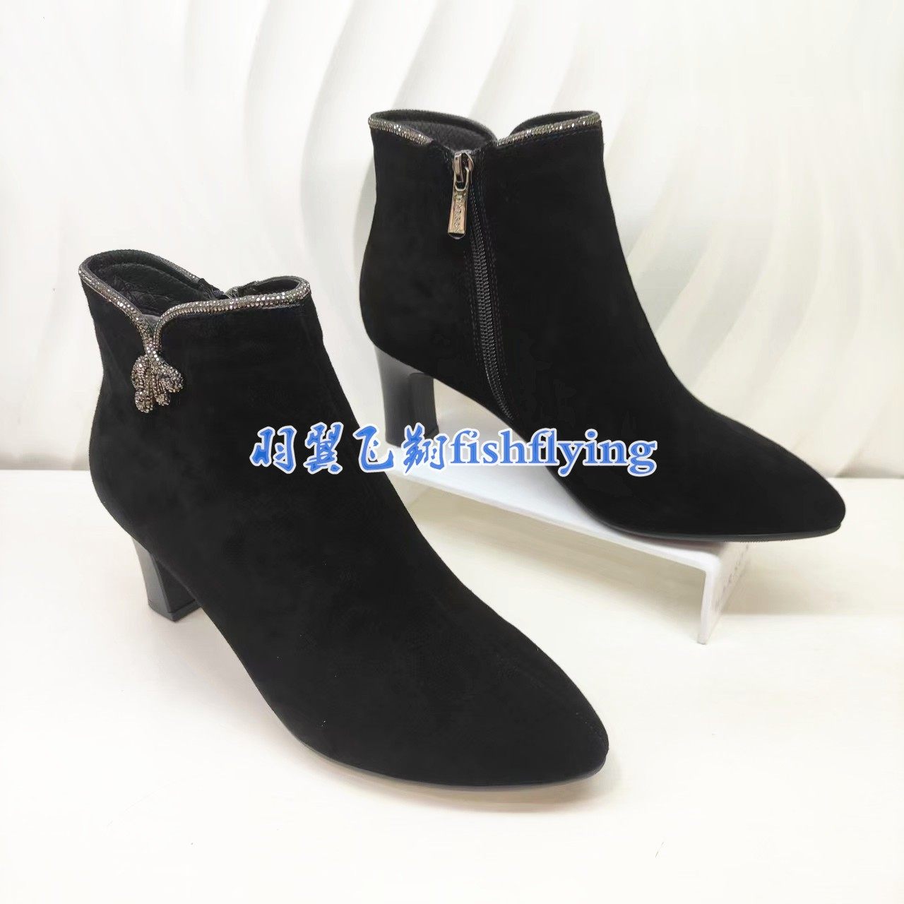 HA257909正品Harson/哈森2025冬水钻气质百搭简约时尚圆头女短靴