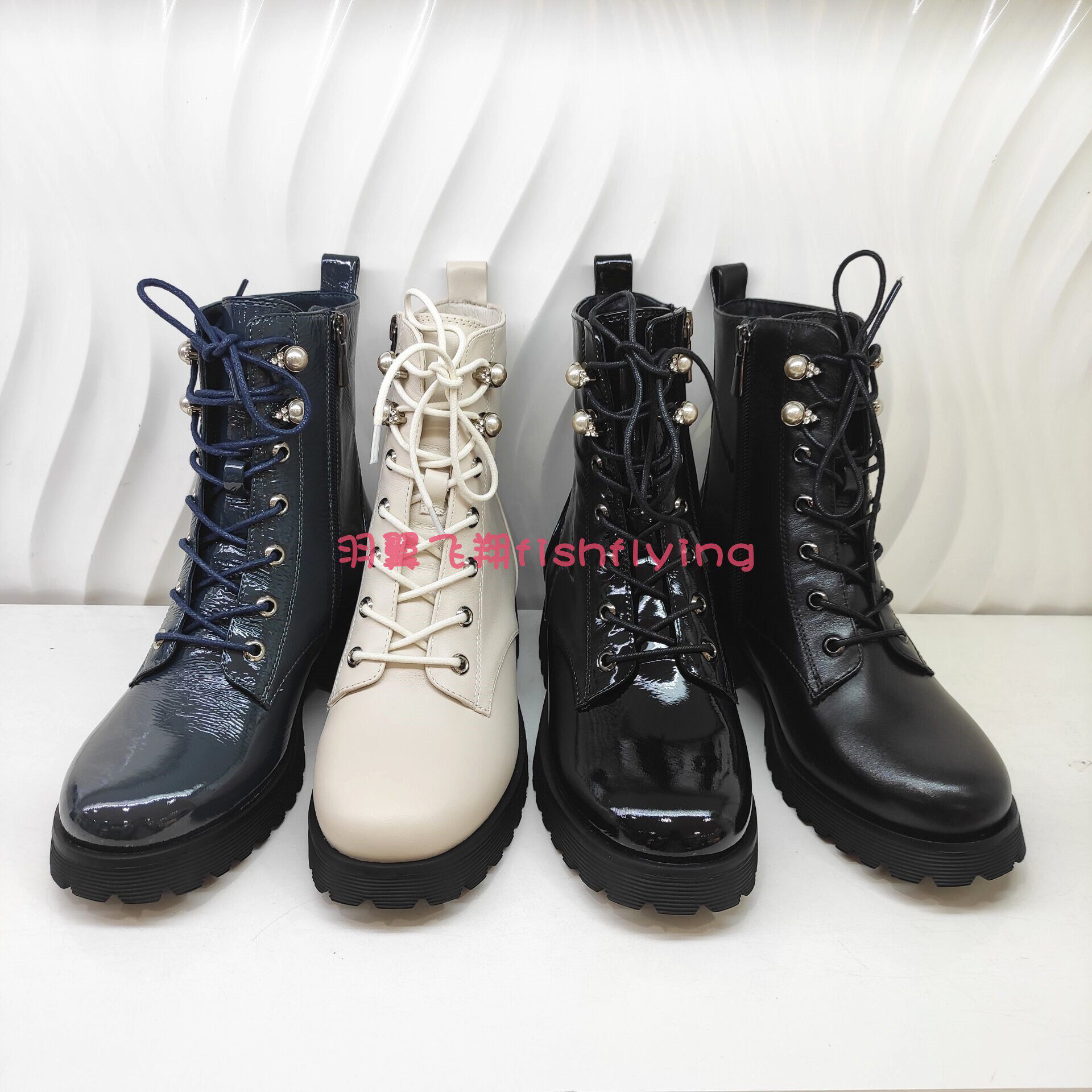 卡迪娜断码冬靴粗方跟厚底圆头加绒保暖亮皮女马丁短筒靴KA12905