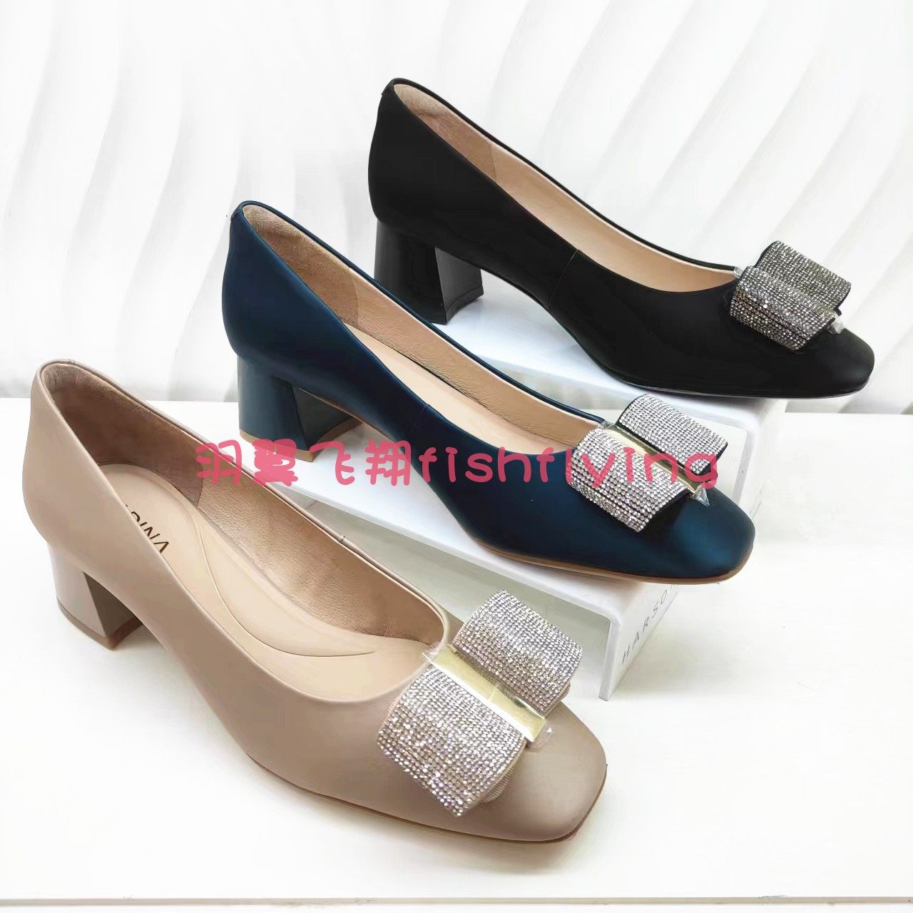 KS241543卡迪娜专柜正品2024春秋新粗方跟浅口蝴蝶满钻蓝色女单鞋