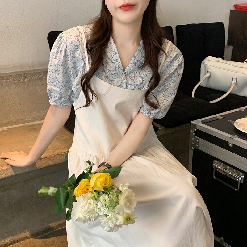 Real price ~ Vintage Floral V-neck bubble sleeve shirt + age reducing loose solid color suspender skirt suit