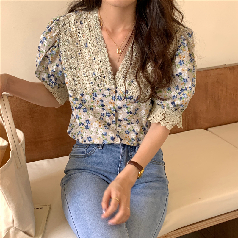 Real price ~ French Chic Vintage embroidered shirt women's personalized floral short sleeve V-neck shirt