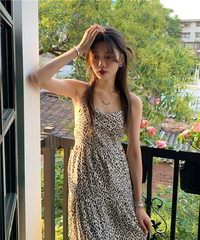 Real price ~ foreign style ins lazy style new suspender skirt design sense V-neck casual casual dress