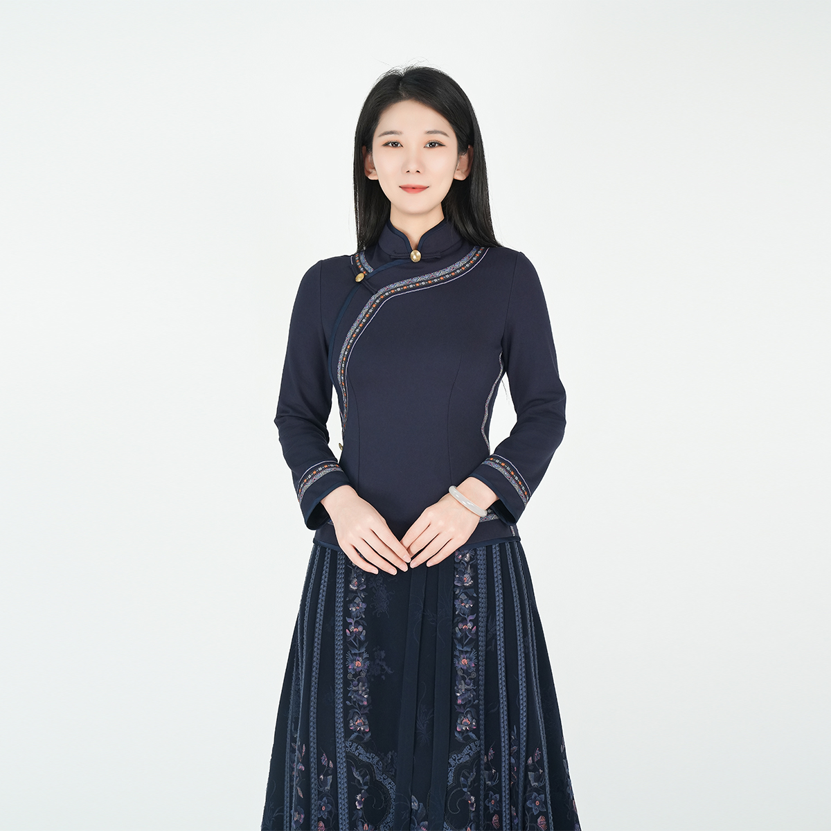 中国风气质精致刺绣休闲百搭上衣长袖秋季新款立领通勤中式T恤