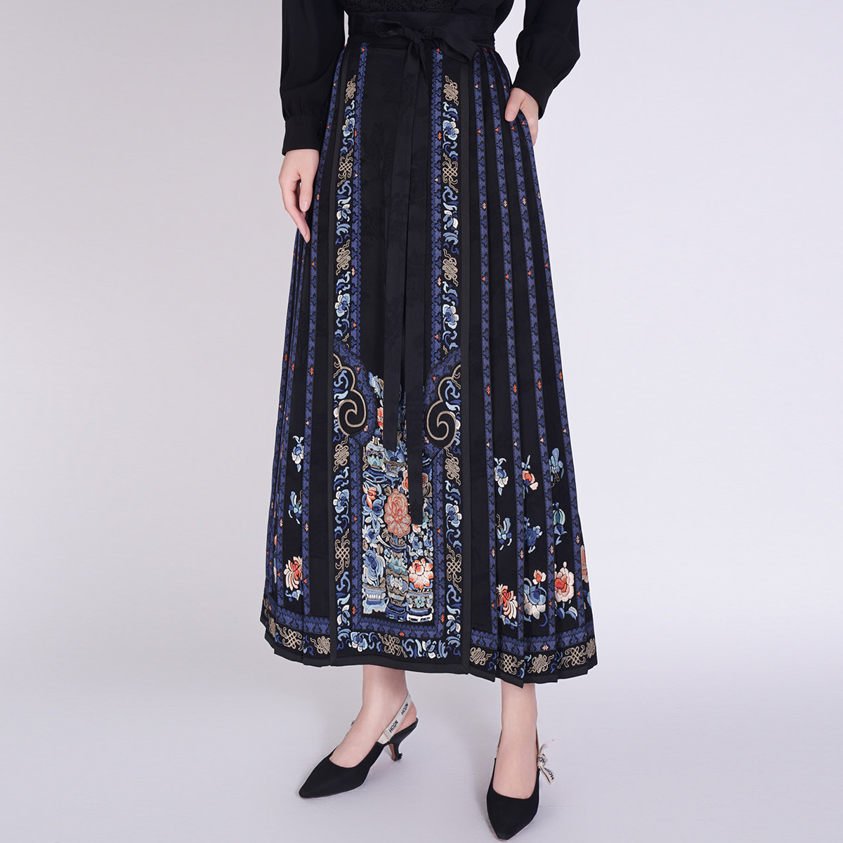 国风A字刺绣高定百搭气质马面裙