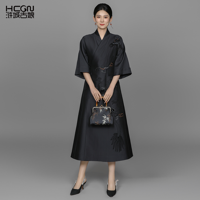 国风桑蚕丝经典黑色交领连衣裙