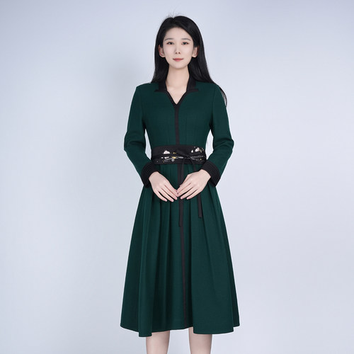 浒城古娘新款绵羊毛刺绣气质复古通勤长袖新中式国风连衣裙女春秋