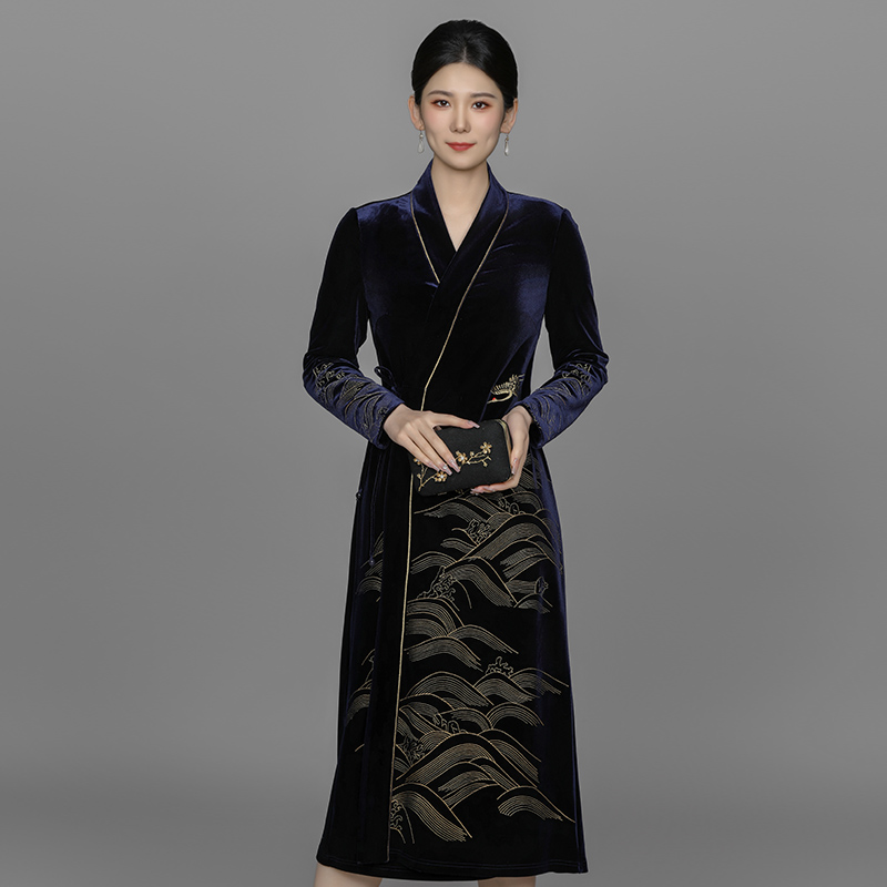 国风丝绒收腰刺绣气质宽松连衣裙