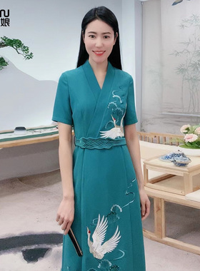 浒城古娘新款精致仙鹤刺绣气质长款蓝色新中式国风连衣裙女夏季