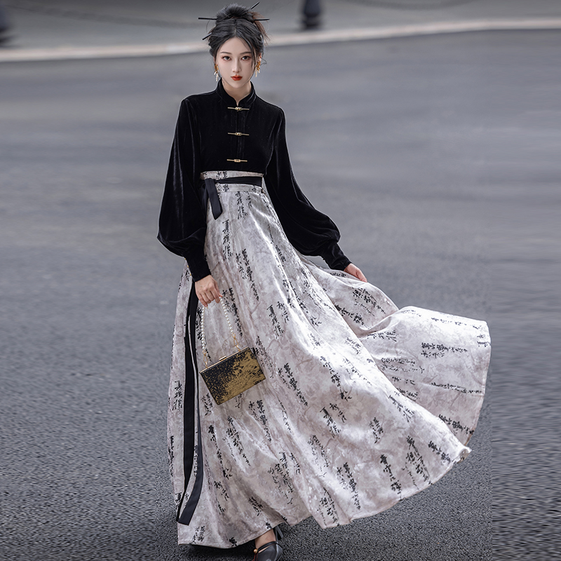 拟梦国风丝绒书法破裙日常汉服