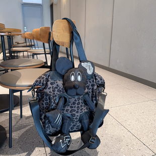 2026新款时尚豹纹包单肩包斜挎包女包可爱公仔休闲包手提包