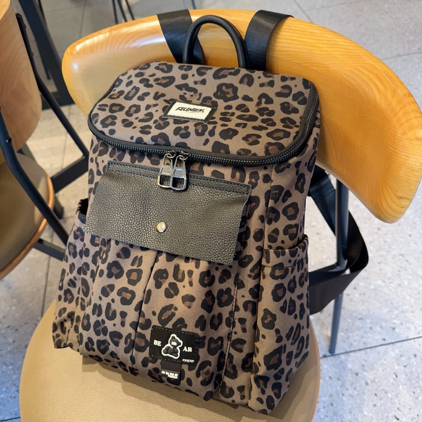 2026新款网红豹纹背包女潮牌个性尼龙双肩包轻便旅行妈咪包