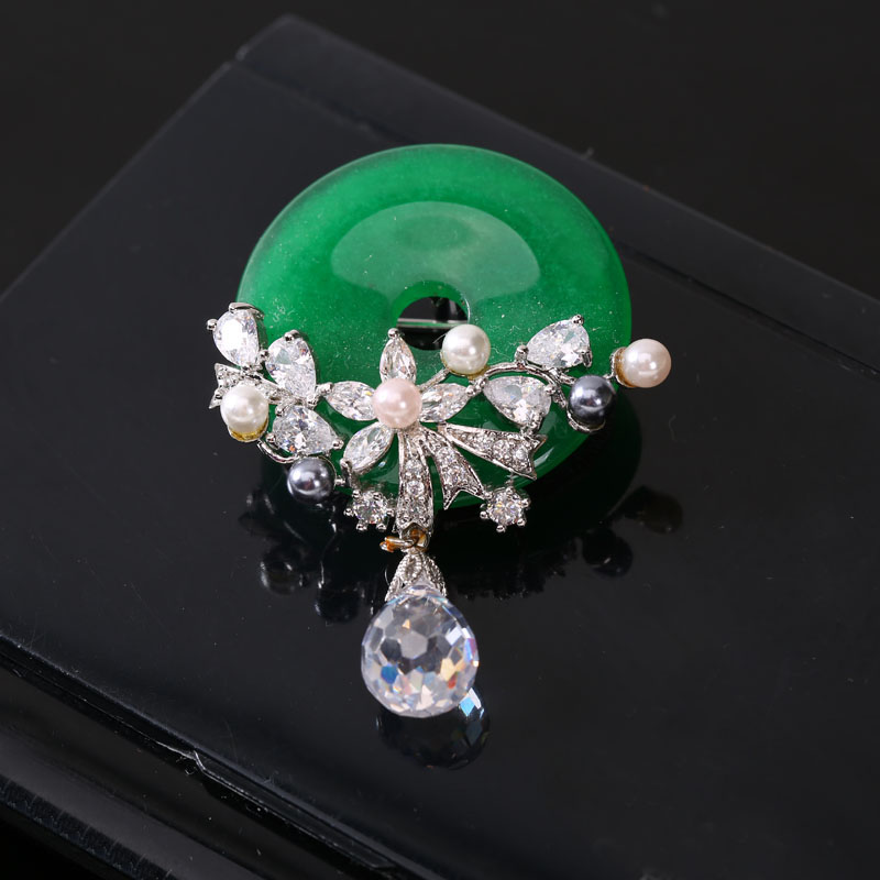 韩版玉石胸针女珍珠花朵合金胸花长款水晶吊坠披肩别针领针配饰品