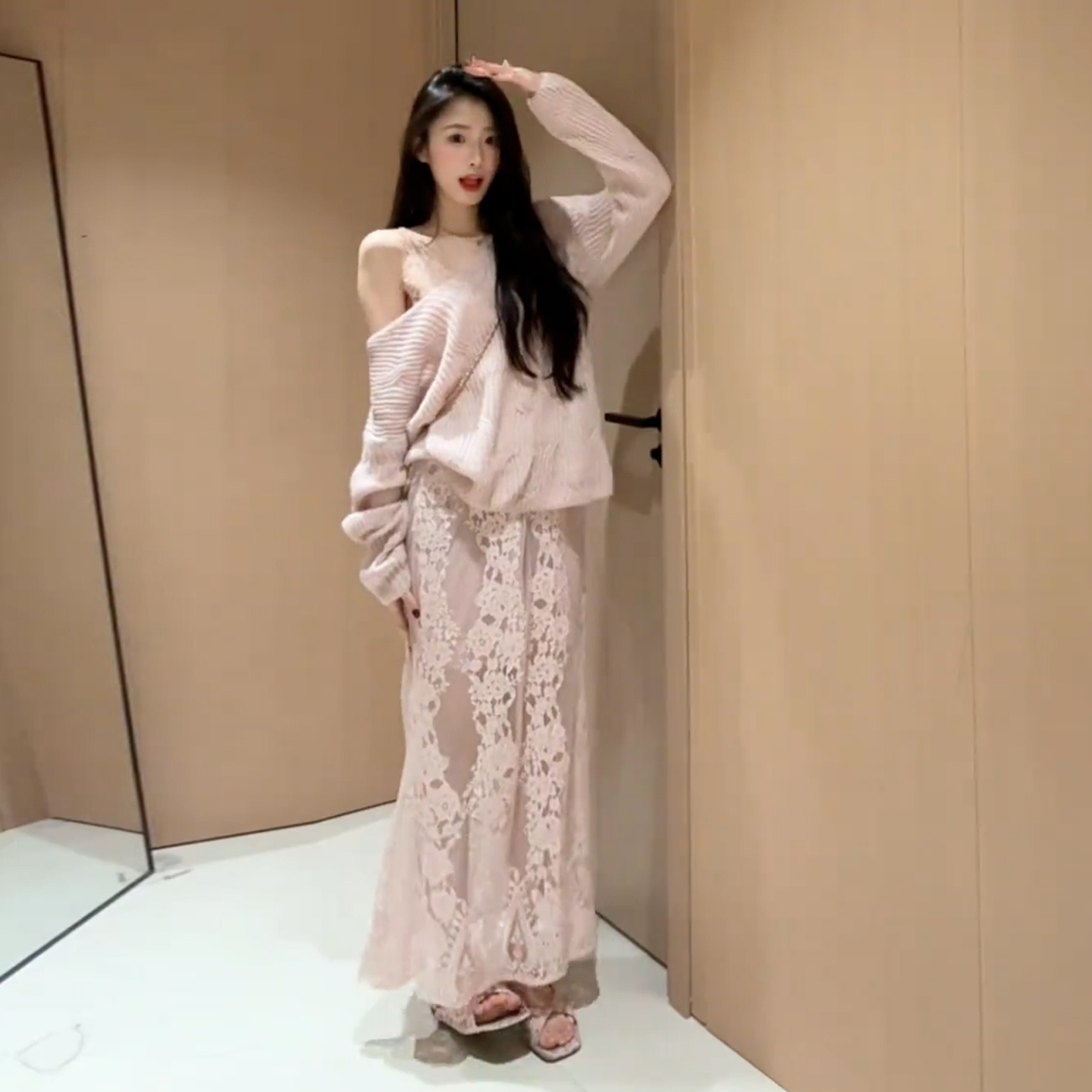 2025新款法式粉色斜肩针织连衣裙子女秋冬季蕾丝拼接半身长裙套装