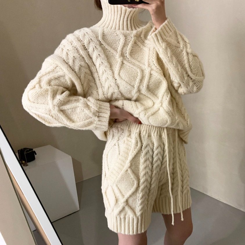 2025年韩国东大门套头针织衫秋冬季新款重工加厚内搭女士针织套装