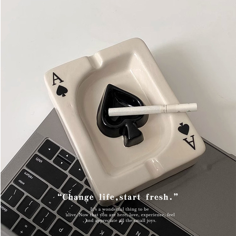 创意个性设计感陶瓷扑克烟灰缸家用客厅办公室桌面高级感装饰摆件