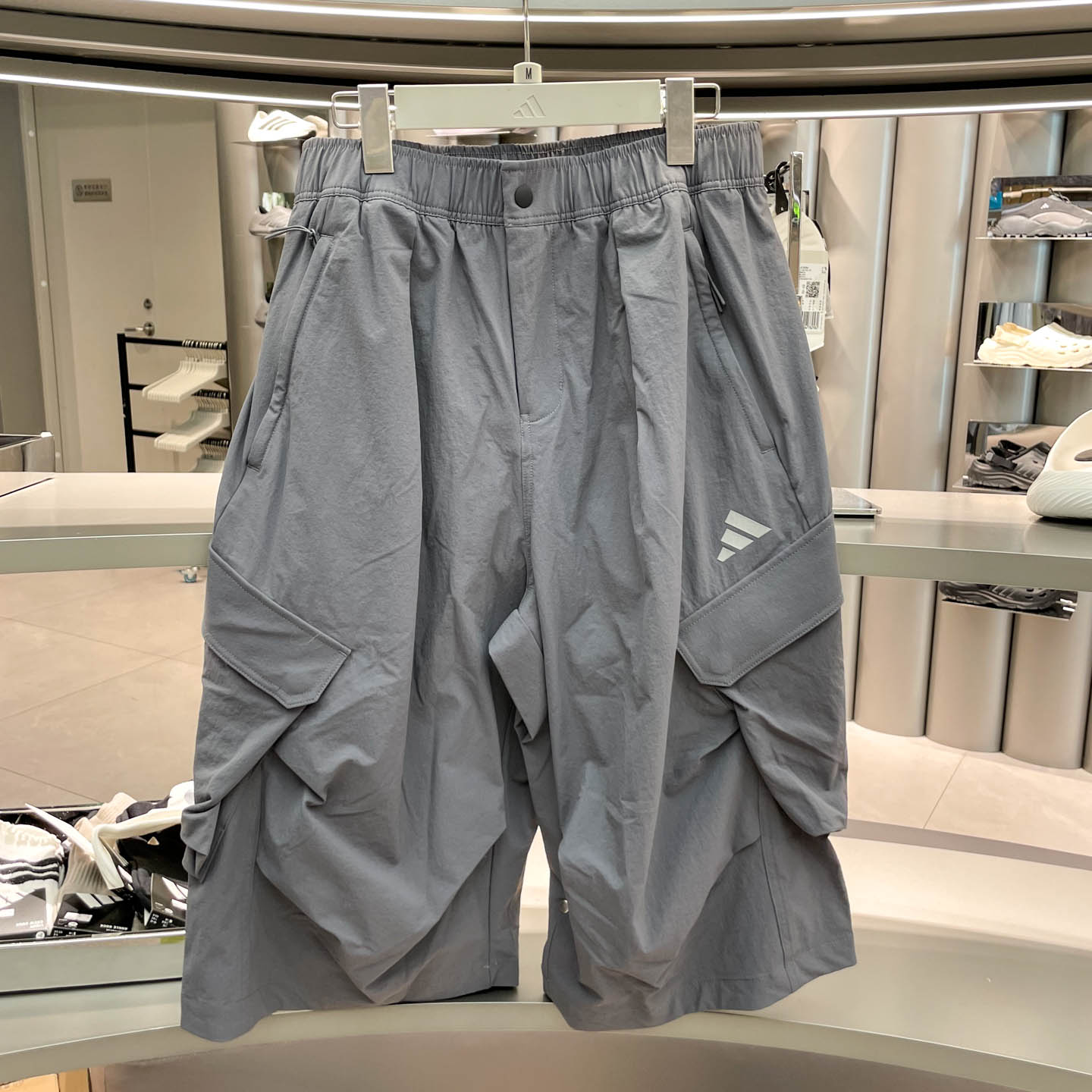 Adidas阿迪达斯男裤2026夏款简约大口袋短裤百搭工装五分裤LC7792