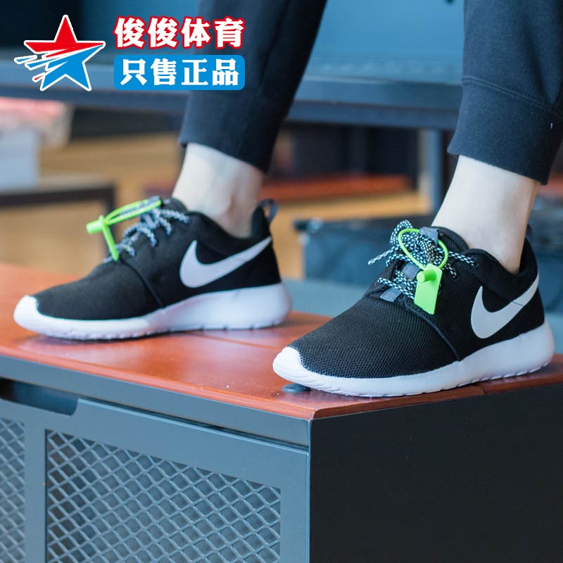 轻便防滑跑步鞋耐克女