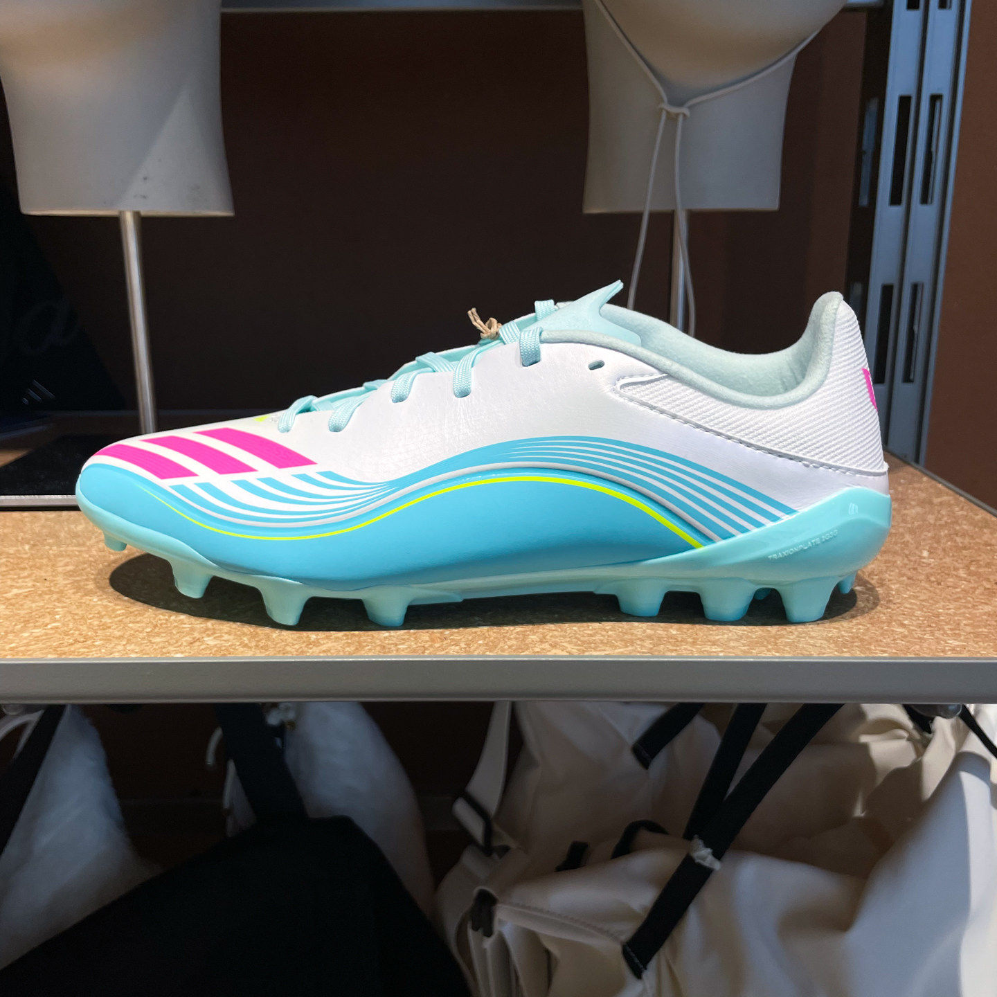 Adidas阿迪达斯男女鞋春新款梅西F50中端AG短钉低帮足球鞋 JQ0940