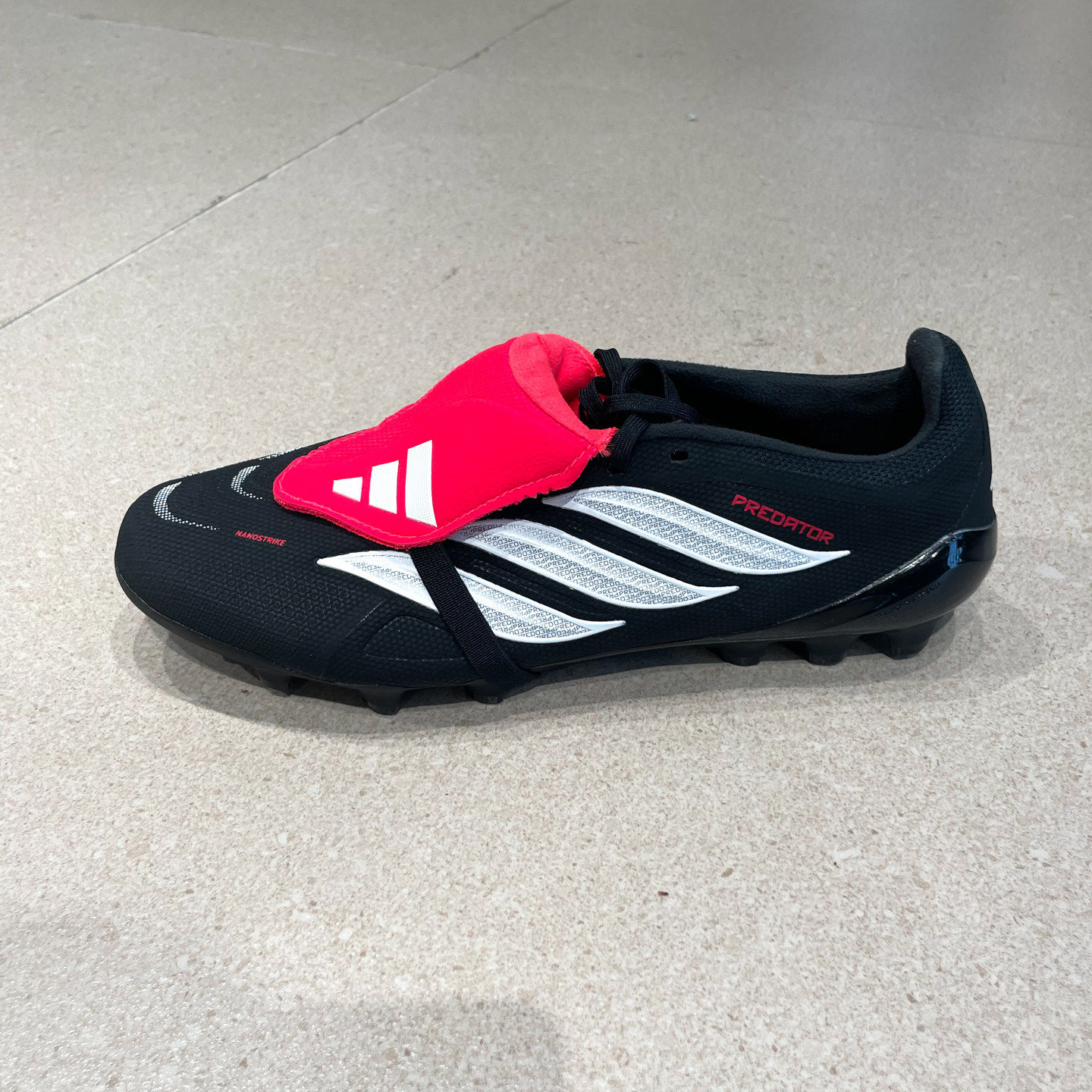 Adidas阿迪达斯男鞋新款PREDATOR猎鹰翻盖中端AG短钉足球鞋KI1187