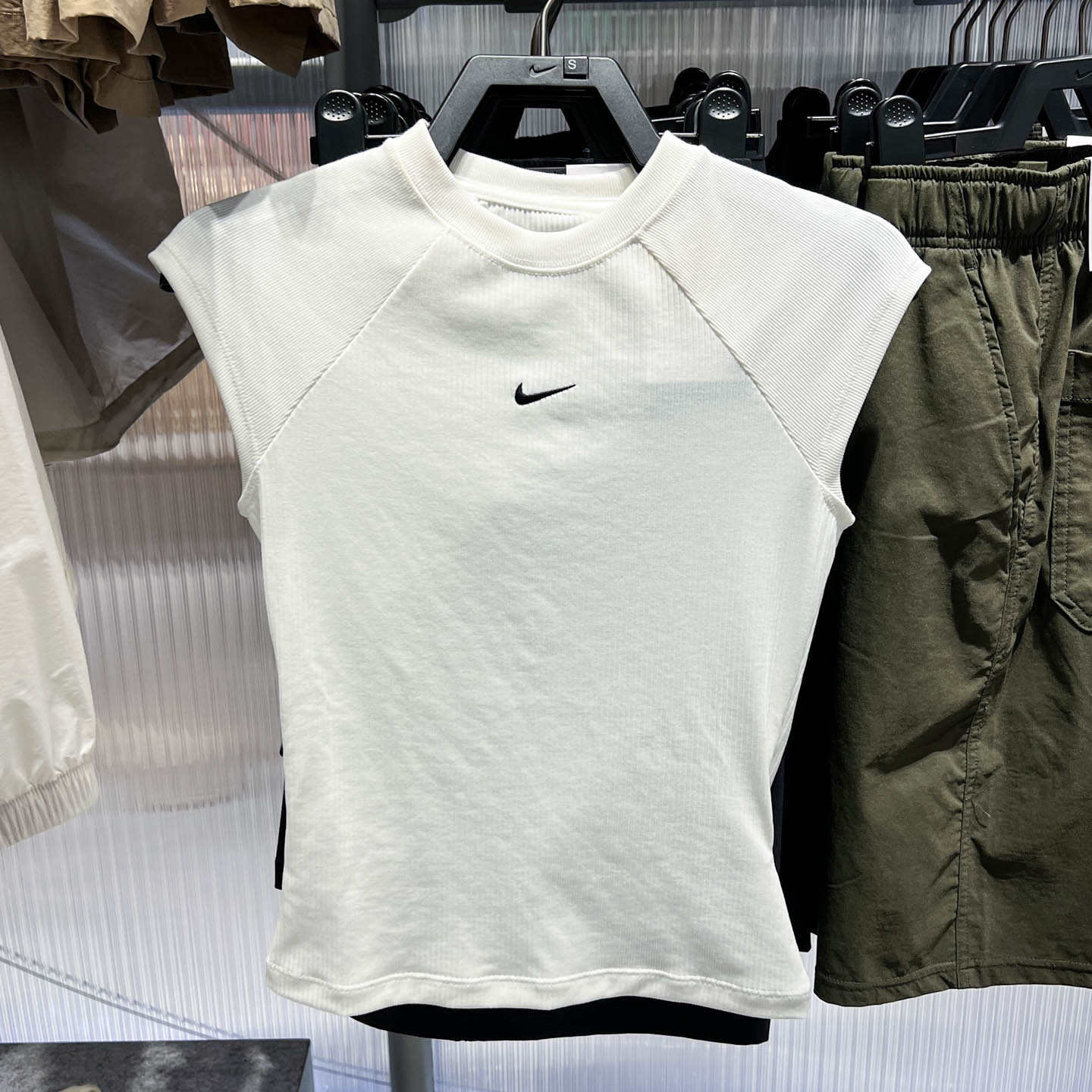 NIKE耐克女背心罗纹修身短款刺绣短袖跑步上衣运动T恤 IF0243-133