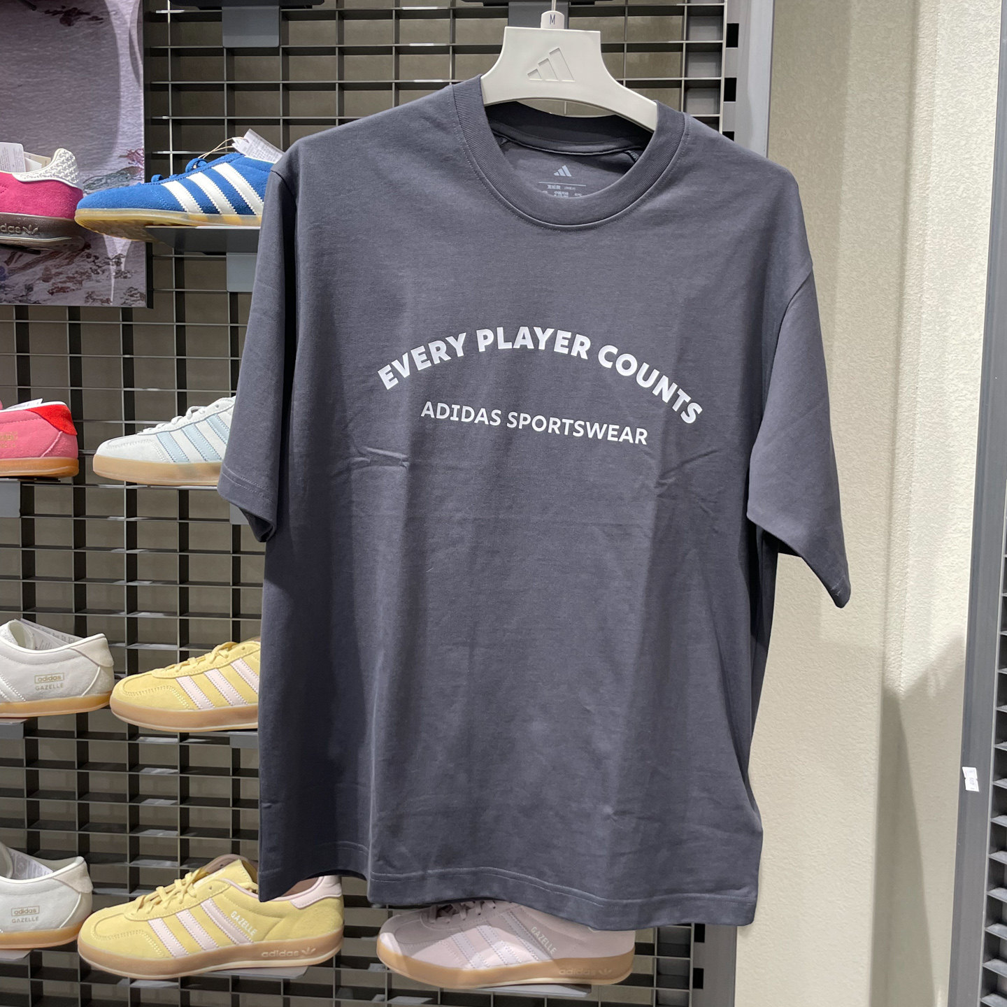 Adidas阿迪达斯2026夏季男子圆领字母图案纯棉休闲短袖T恤 KB4887
