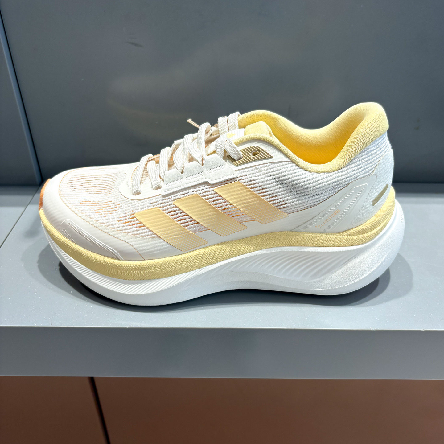 Adidas阿迪达斯女鞋2026秋季款网面透气轻便舒适减震跑步鞋KZ7117