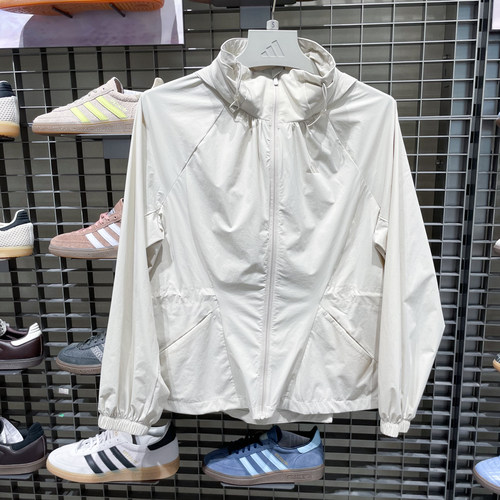 adidas阿迪达斯防风连帽外套2026年夏季女户外健身梭织夹克KH2659