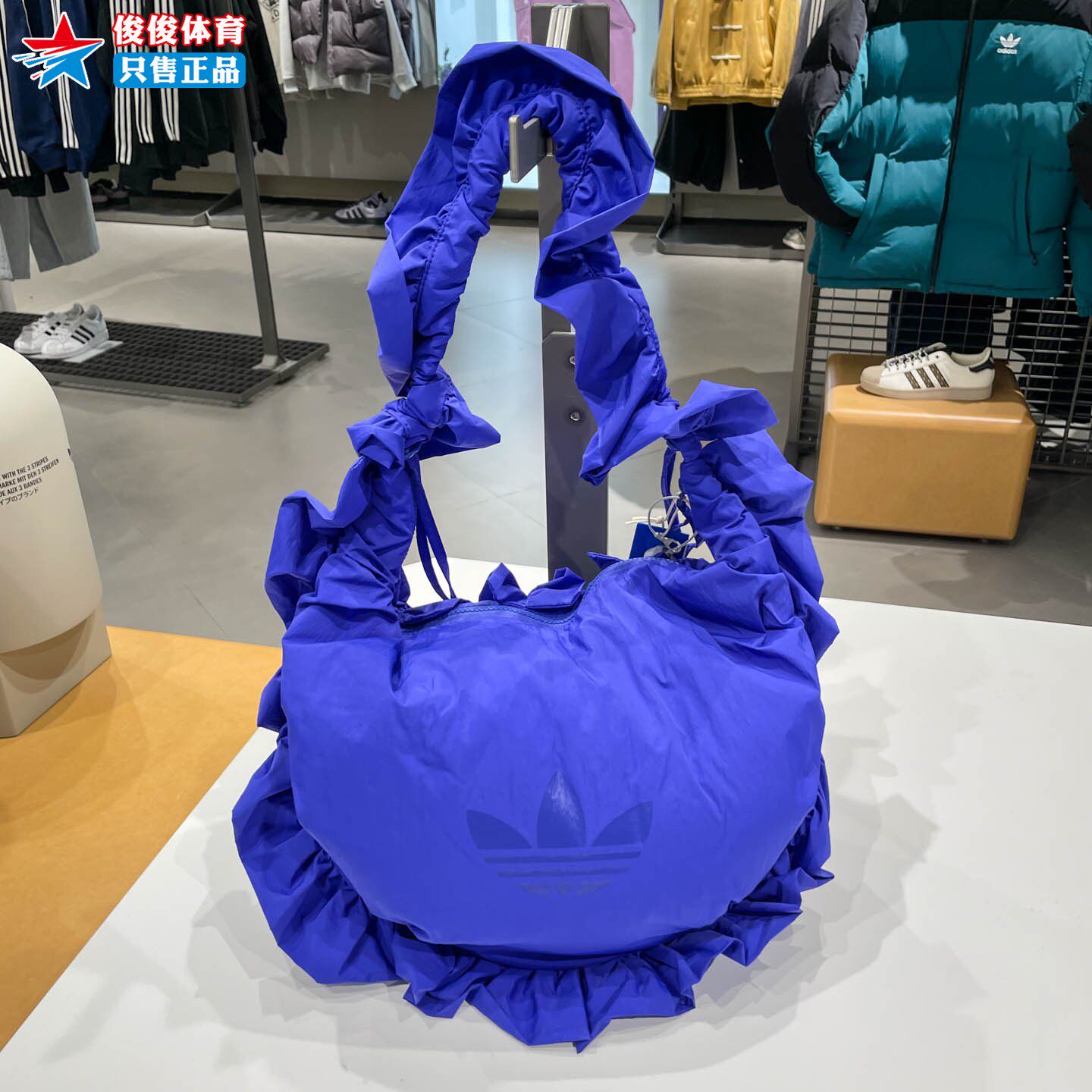 阿迪达斯2025冬季新款女子大号荷叶花边运动两用包手提拎包IA8914
